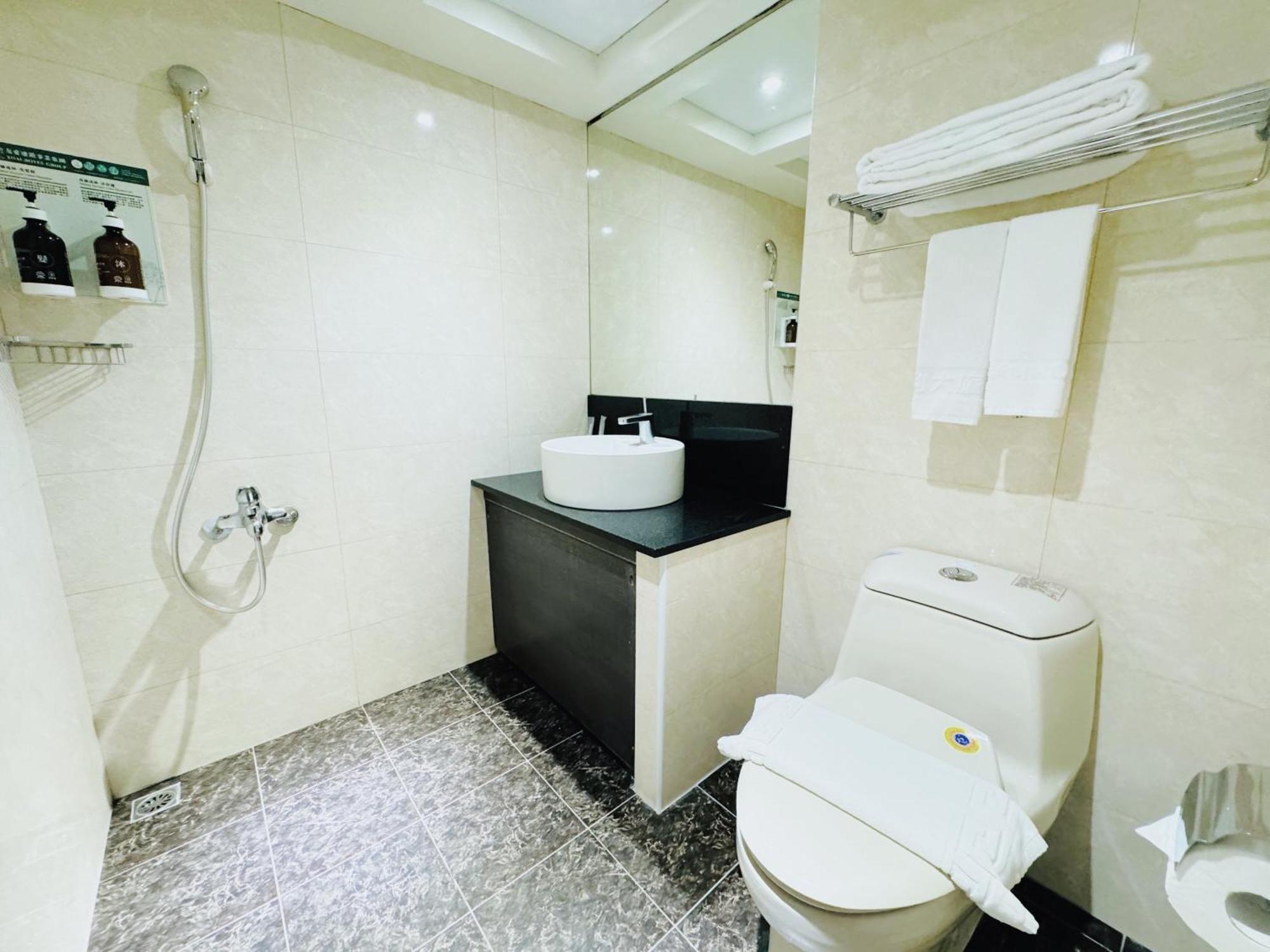 Yuai Fu Hao Hotel Taizhong Zewnętrze zdjęcie